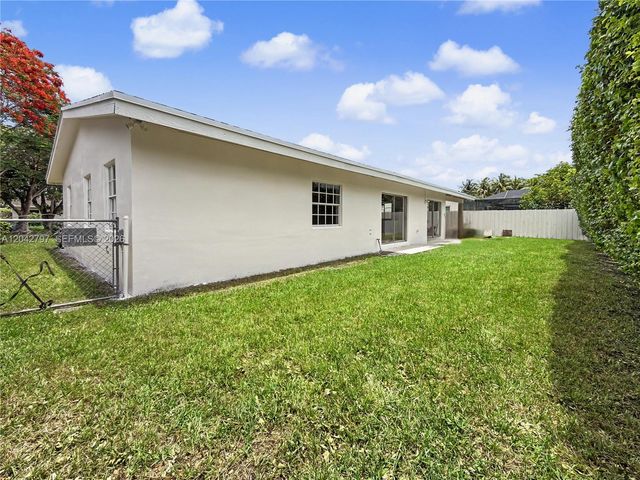10262 SW 127th Pl, Miami, FL 33186