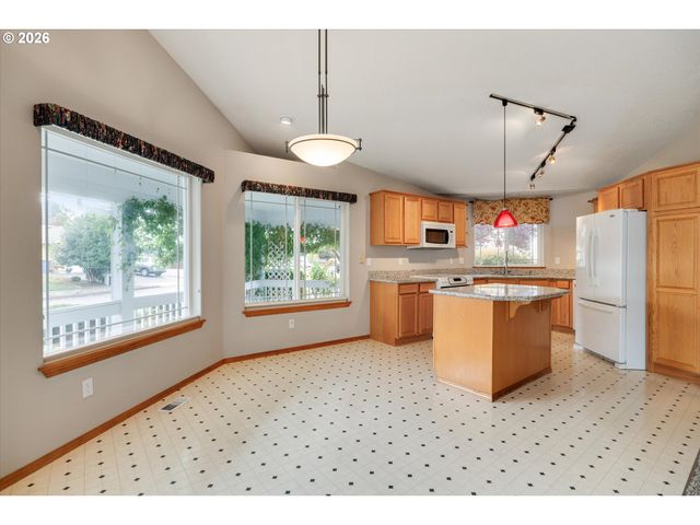16818 Se 18TH St, Vancouver, WA 98683