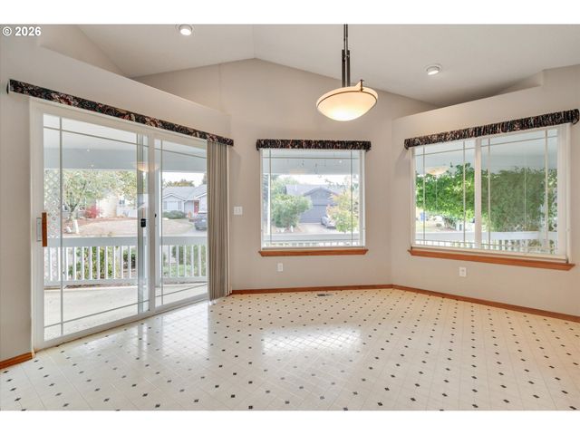 16818 Se 18TH St, Vancouver, WA 98683