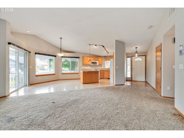16818 Se 18TH St, Vancouver, WA 98683