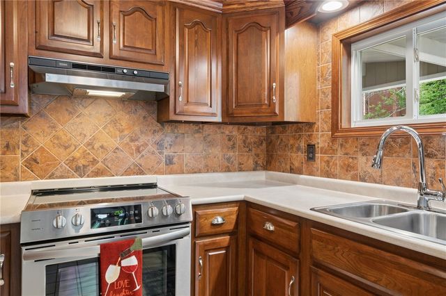 106 Daums Ln, Penn Twp, PA 15085