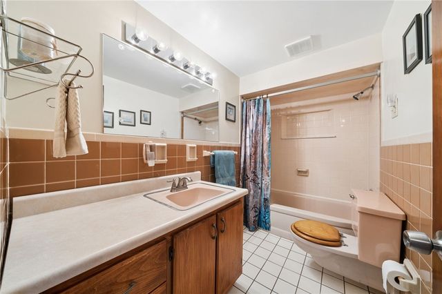106 Daums Ln, Penn Twp, PA 15085