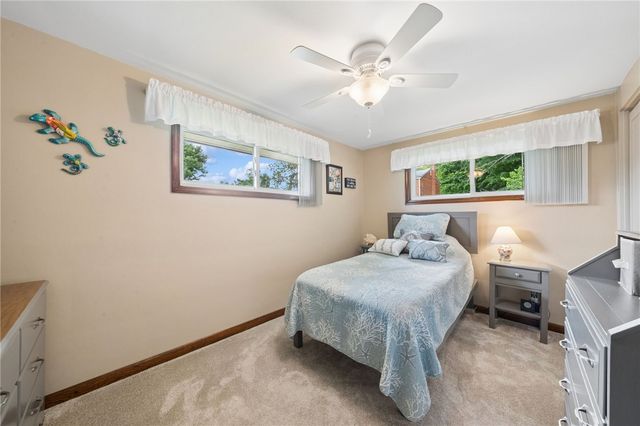 106 Daums Ln, Penn Twp, PA 15085
