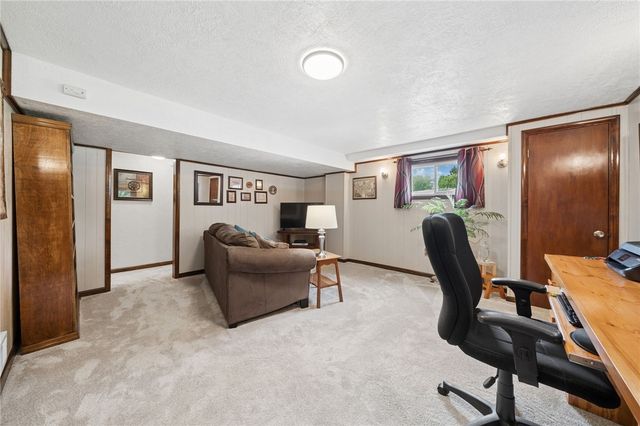 106 Daums Ln, Penn Twp, PA 15085
