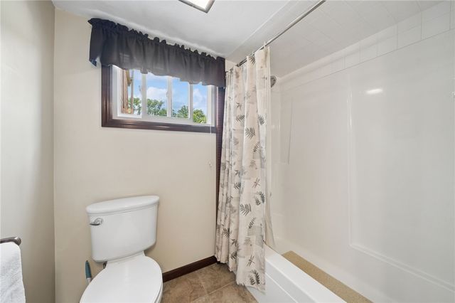 106 Daums Ln, Penn Twp, PA 15085