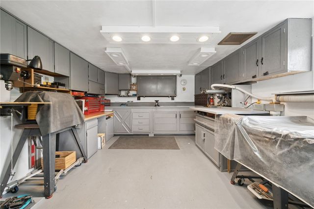 106 Daums Ln, Penn Twp, PA 15085