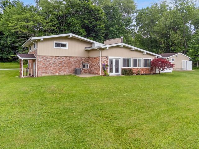 106 Daums Ln, Penn Twp, PA 15085