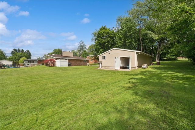 106 Daums Ln, Penn Twp, PA 15085