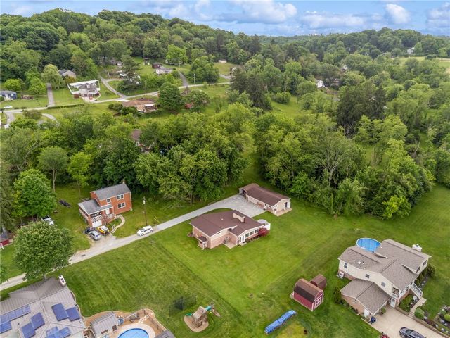 106 Daums Ln, Penn Twp, PA 15085