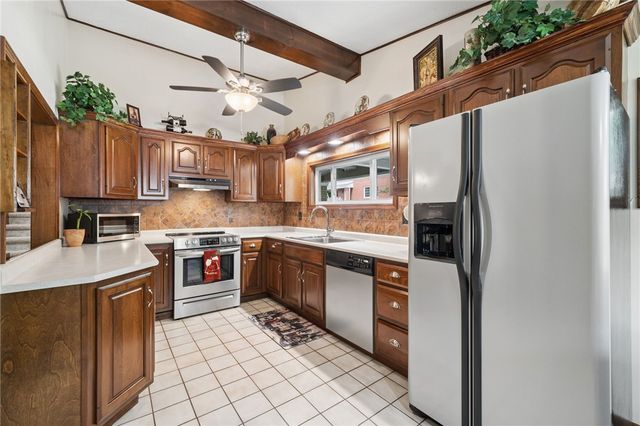 106 Daums Ln, Penn Twp, PA 15085