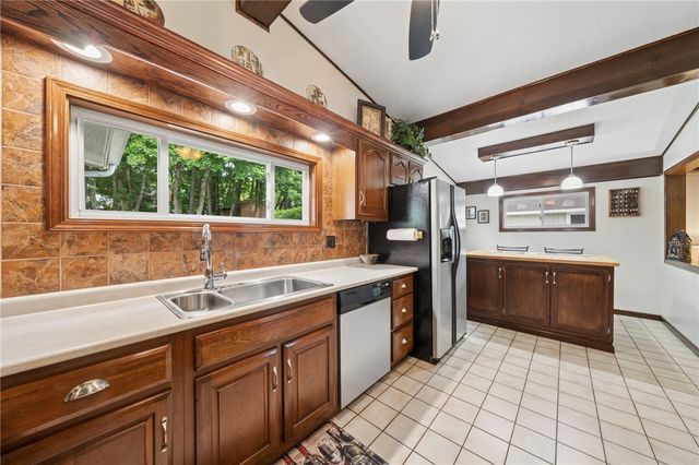 106 Daums Ln, Penn Twp, PA 15085