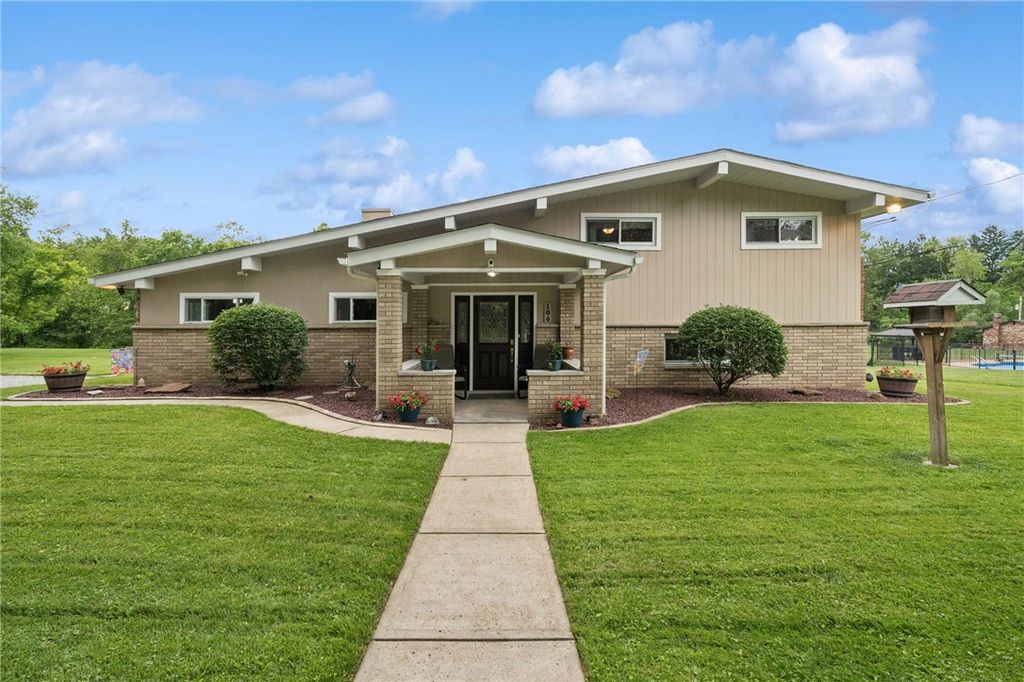 106 Daums Ln, Penn Twp, PA 15085