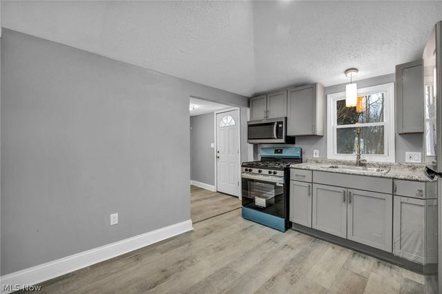 491 E 39th Street, Lorain, OH 44055