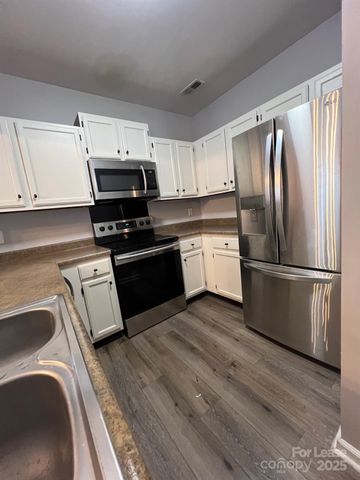 3218 Selwyn Farms Lane 1, Charlotte, NC 28209