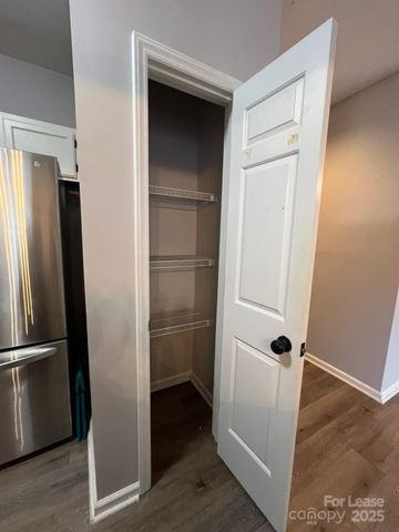 3218 Selwyn Farms Lane 1, Charlotte, NC 28209