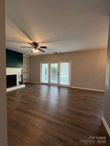 3218 Selwyn Farms Lane 1, Charlotte, NC 28209