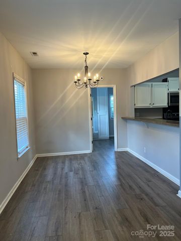 3218 Selwyn Farms Lane 1, Charlotte, NC 28209