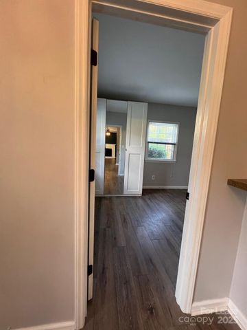 3218 Selwyn Farms Lane 1, Charlotte, NC 28209