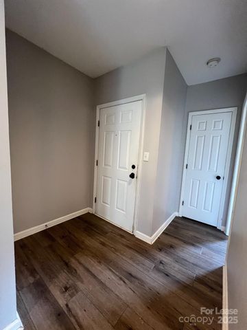 3218 Selwyn Farms Lane 1, Charlotte, NC 28209