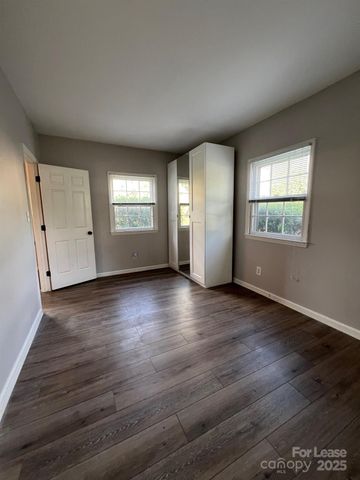 3218 Selwyn Farms Lane 1, Charlotte, NC 28209