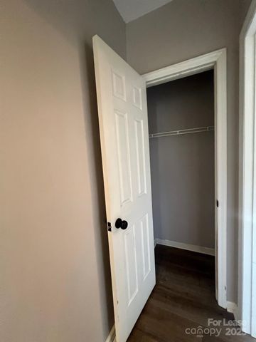 3218 Selwyn Farms Lane 1, Charlotte, NC 28209