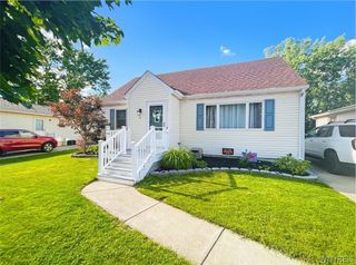 16 Rondelay Court, Cheektowaga, NY 14227