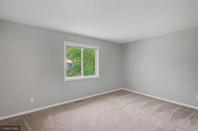 3292 Greenbrier Street 3292D, Vadnais Heights, MN 55127