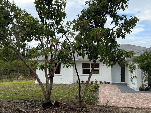 1371 14th AVE NE, Naples, FL 34120