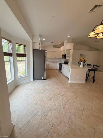 1371 14th AVE NE, Naples, FL 34120