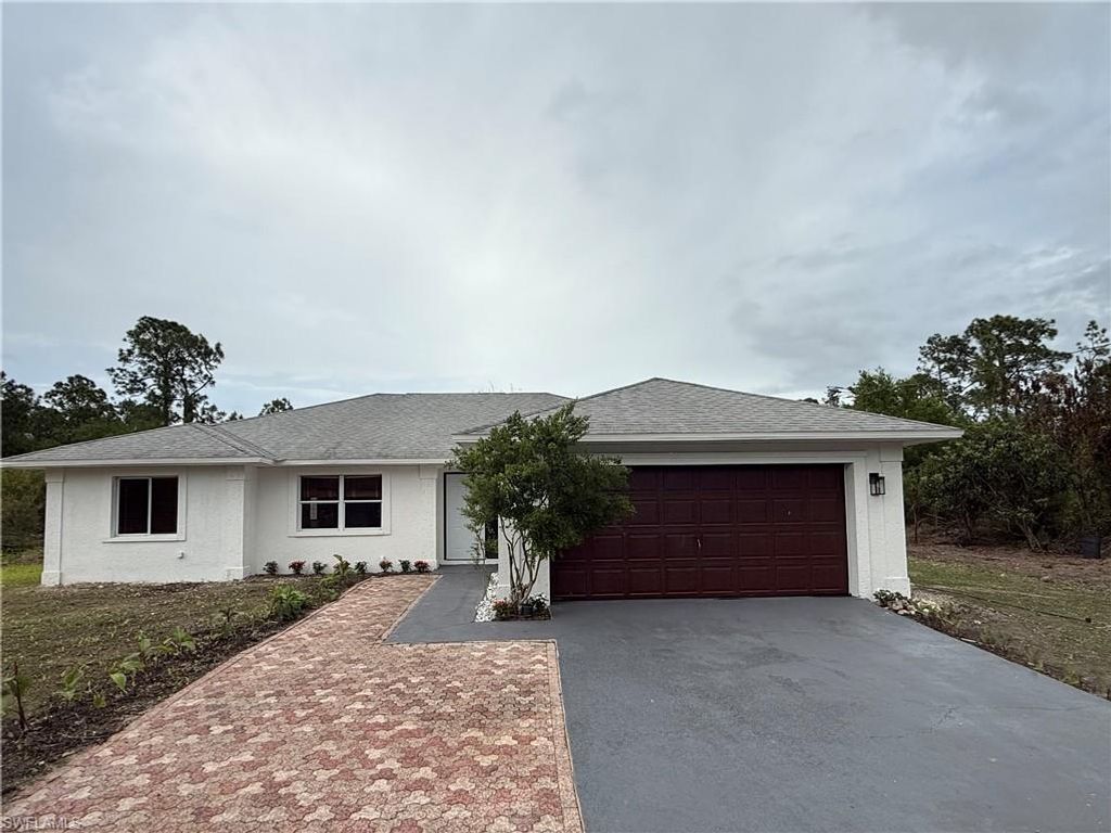 1371 14th AVE NE, Naples, FL 34120