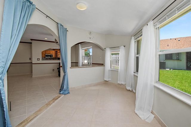 9709 Sunny Isle Circle, Boca Raton, FL 33428