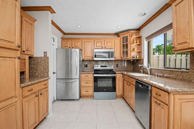 9709 Sunny Isle Circle, Boca Raton, FL 33428