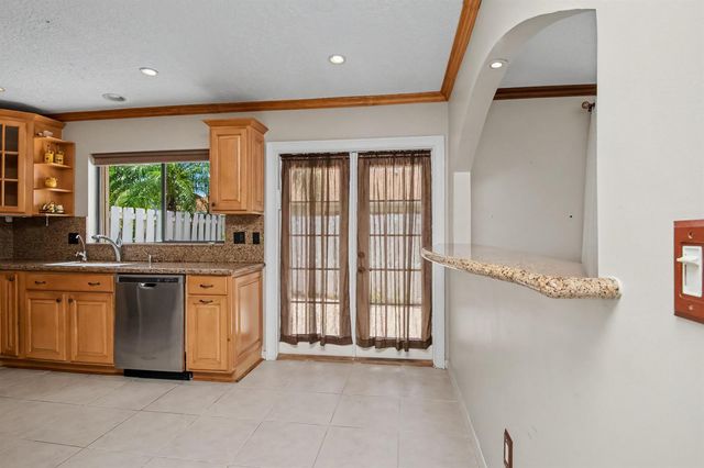 9709 Sunny Isle Circle, Boca Raton, FL 33428