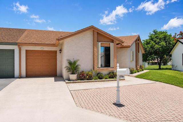 9709 Sunny Isle Circle, Boca Raton, FL 33428