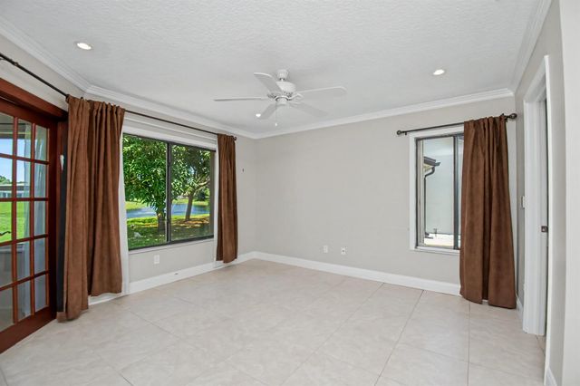 9709 Sunny Isle Circle, Boca Raton, FL 33428
