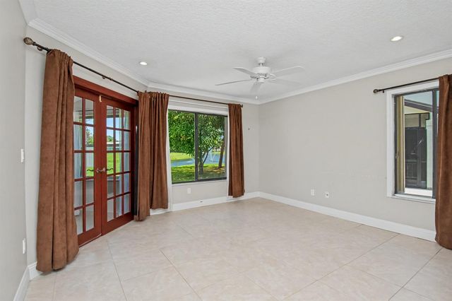 9709 Sunny Isle Circle, Boca Raton, FL 33428