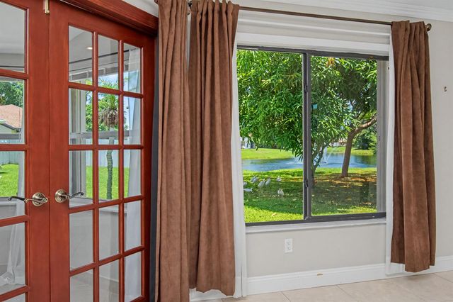 9709 Sunny Isle Circle, Boca Raton, FL 33428