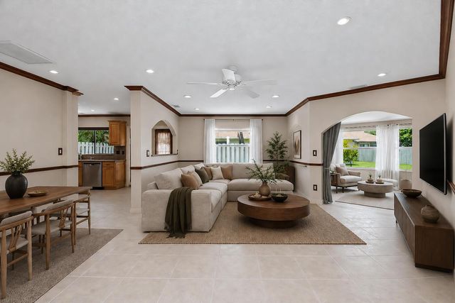 9709 Sunny Isle Circle, Boca Raton, FL 33428