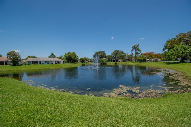 9709 Sunny Isle Circle, Boca Raton, FL 33428