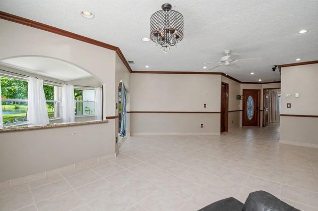 9709 Sunny Isle Circle, Boca Raton, FL 33428