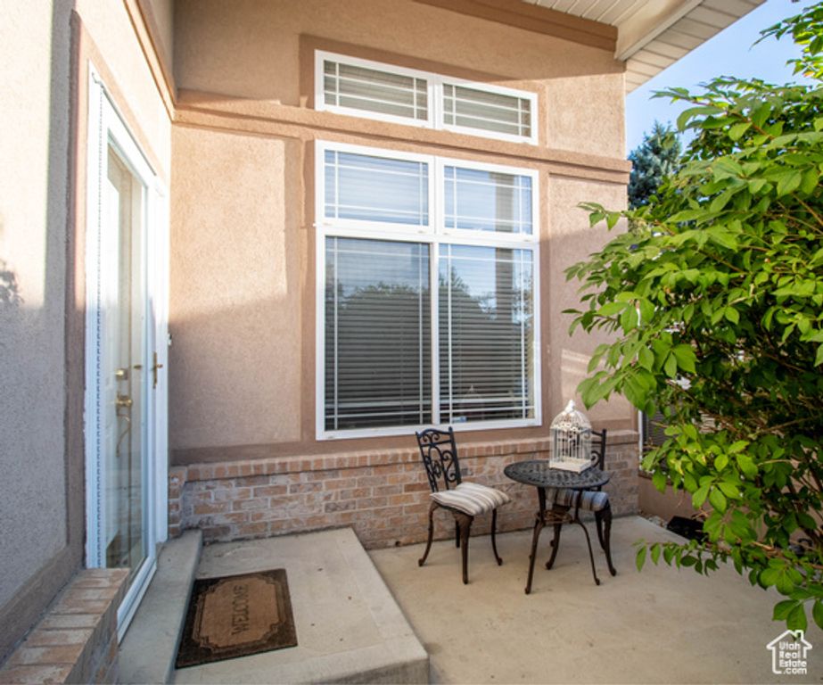 Image 2 of property listing at 2288 E EMERALD HILLS CT, Salt Lake City, UT 84121