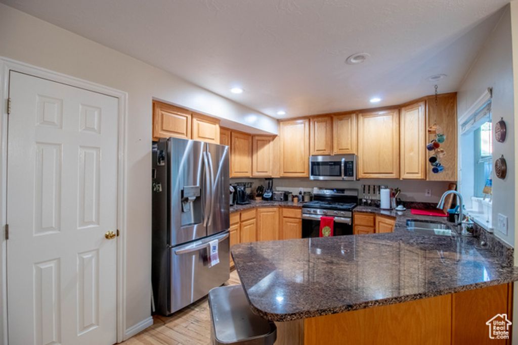 Image 4 of property listing at 2288 E EMERALD HILLS CT, Salt Lake City, UT 84121