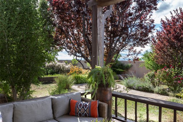 277 Spur Ranch Road, Lamy, NM 87540