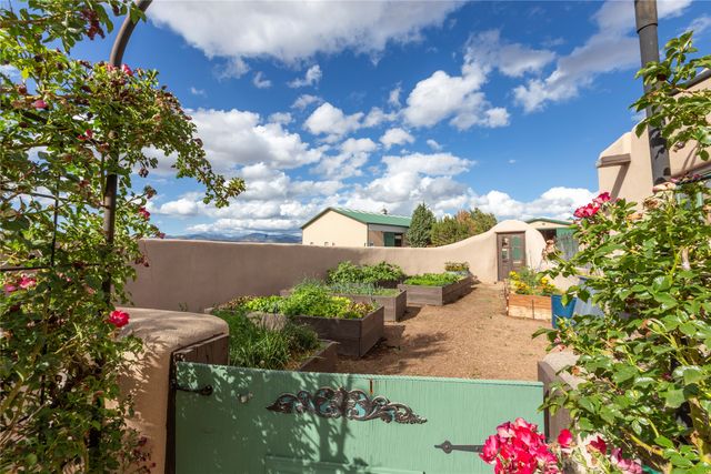 277 Spur Ranch Road, Lamy, NM 87540