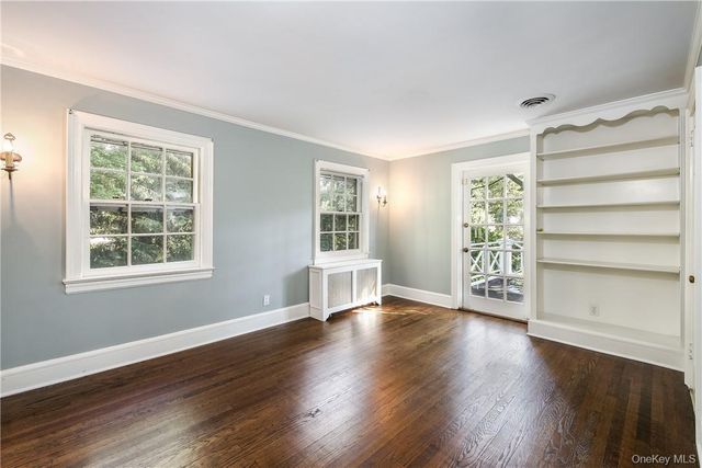 22 Woods Lane, Scarsdale, NY 10583