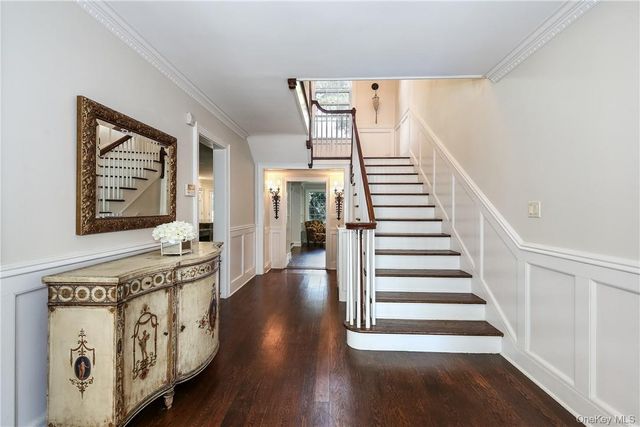 22 Woods Lane, Scarsdale, NY 10583