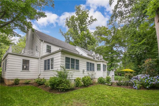 22 Woods Lane, Scarsdale, NY 10583