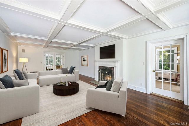 22 Woods Lane, Scarsdale, NY 10583