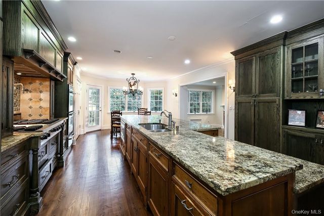 22 Woods Lane, Scarsdale, NY 10583