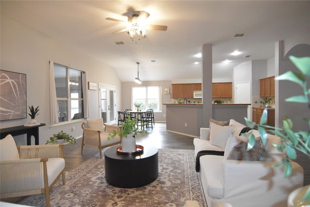 215 Longhorn Trail, Grand Prairie, TX 75052
